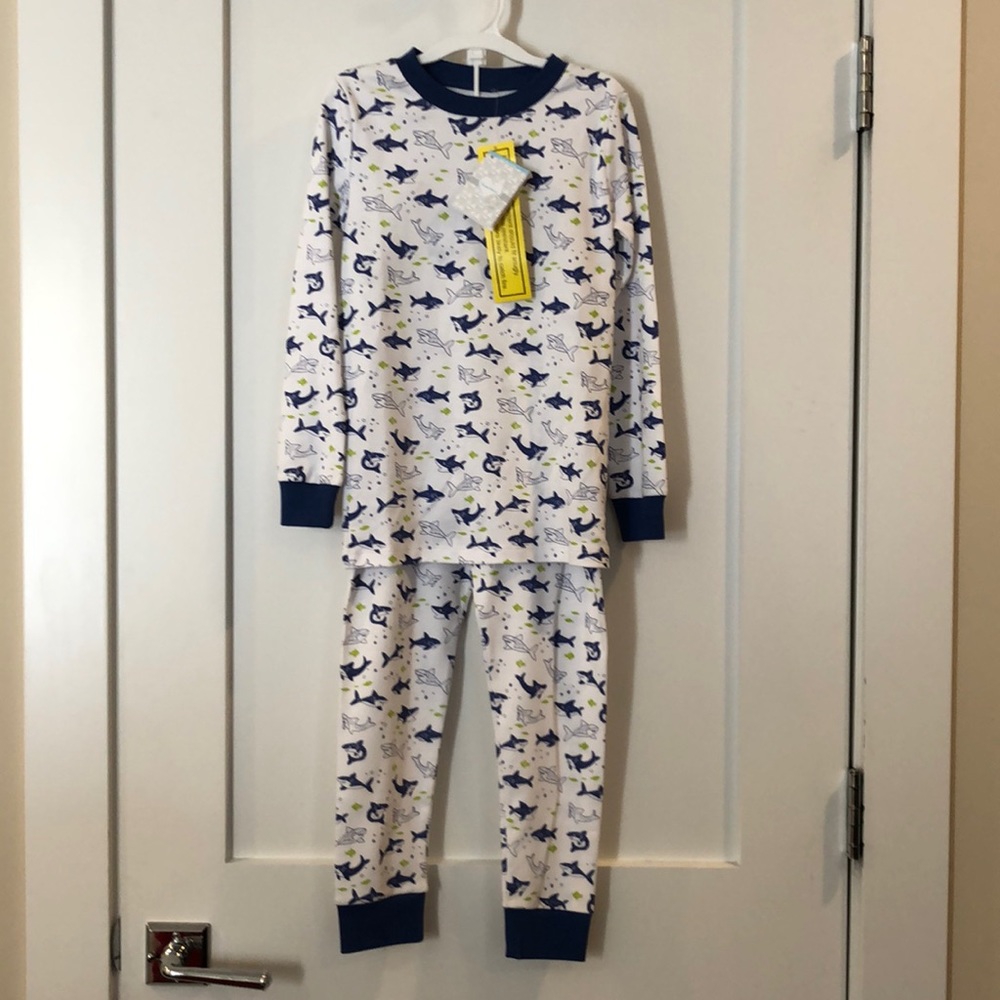 NWT Kissy Kissy shark themed pajama set- size 8